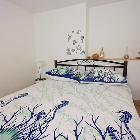Apartment Zorica - One Bedroom With Terrace St Supetar